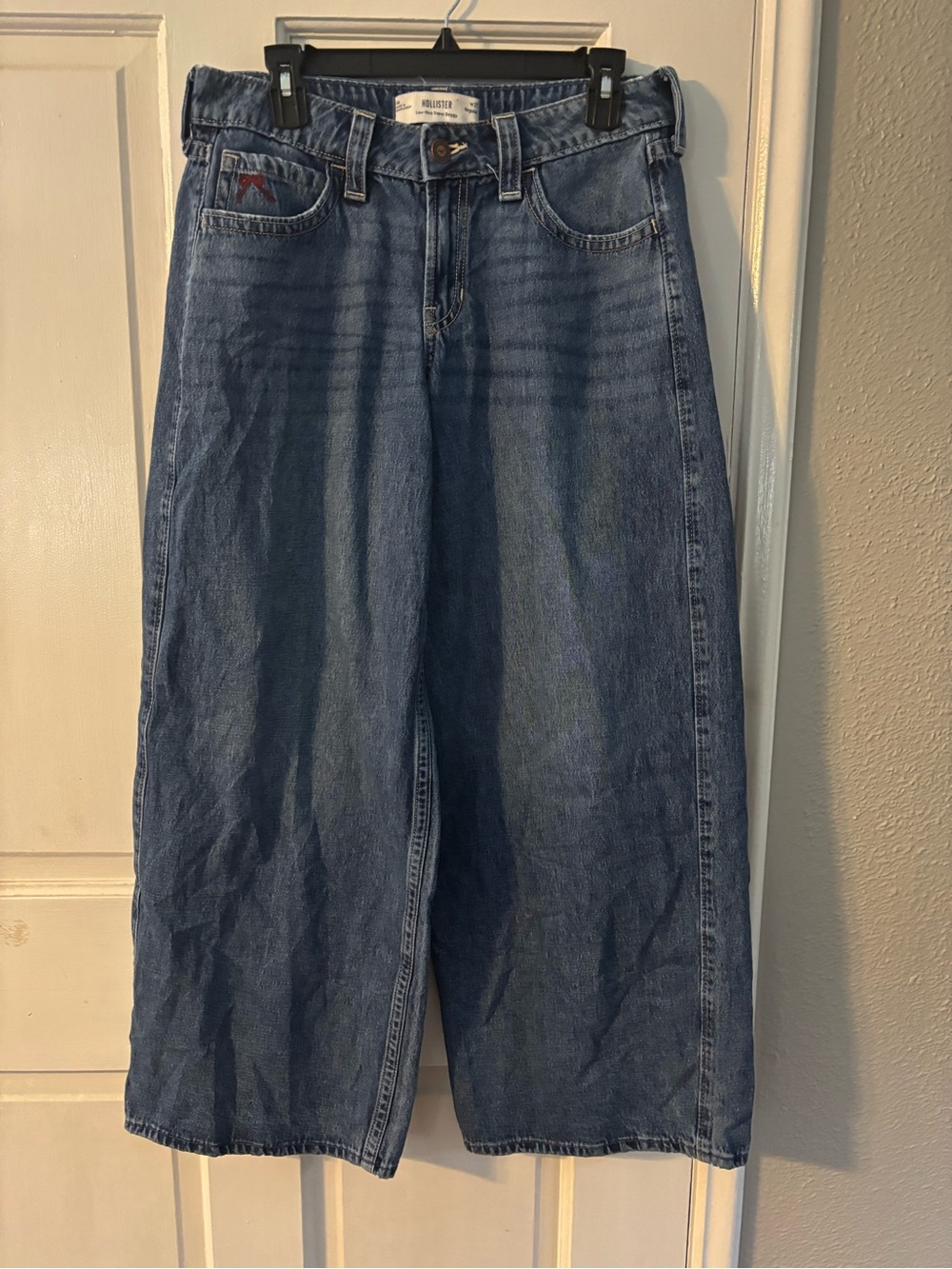 Hollister Women's Low-Rise Super Baggy Wide-Leg Blue Medium Wash Denim 27 4R